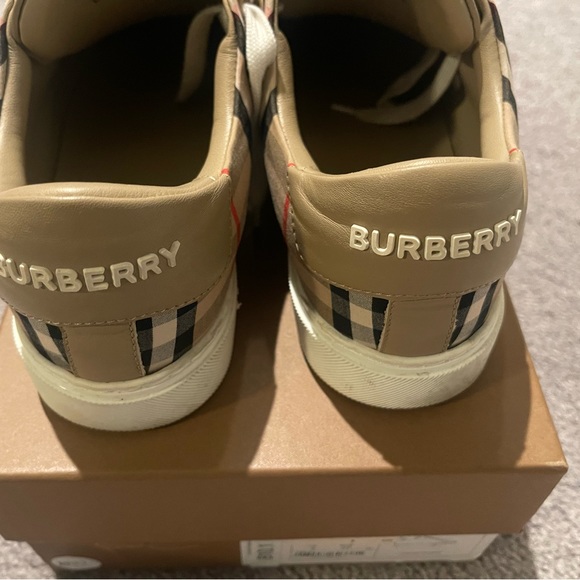 Burberry Sneaker Size 37 Women - Picture 3 of 4